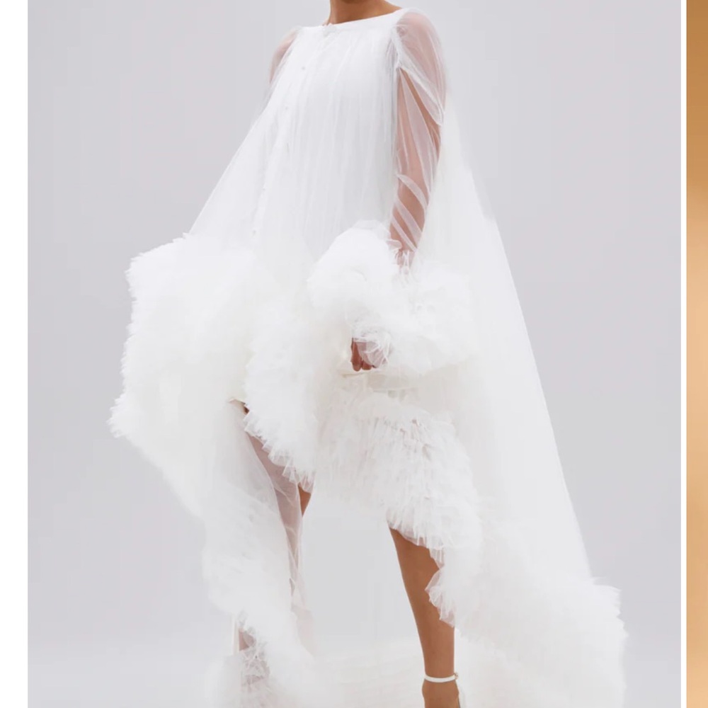 AKIRA PIPER SOFT TULLE BLOUSE IN WHITE Size S/MS/M